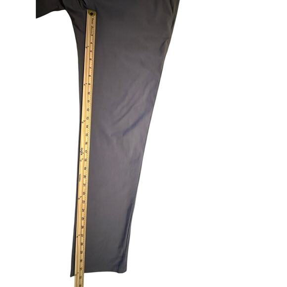 *SOLD*Rhone Men’s Gray Commuter Performance Stretch Pants 35x32 TravelStyle - Picture 4 of 5